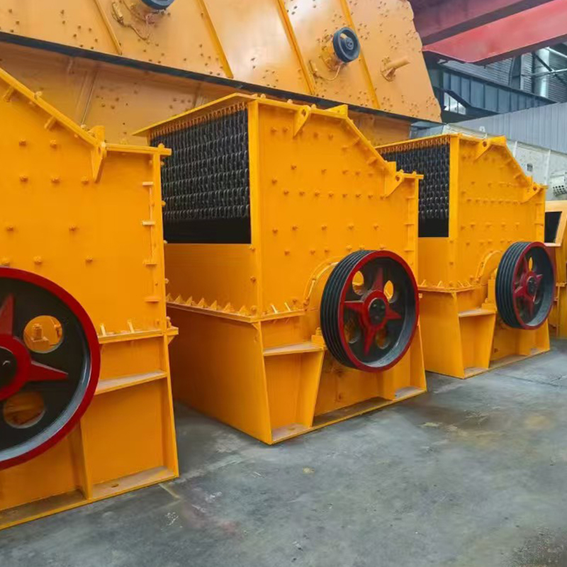 What are the performance characteristics of hammer crushers?